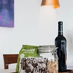 Updated Fully Equipped Comfortable With Sea View Lisbon
