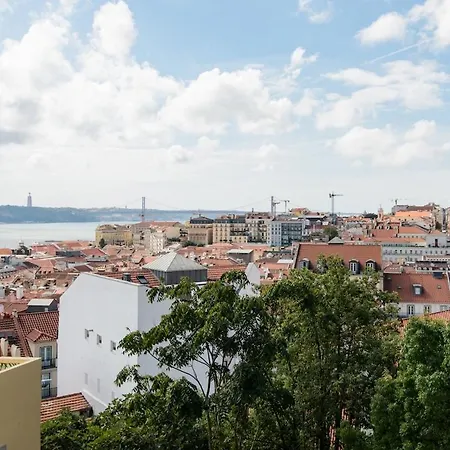 New To - Stunning Views - Authentic Living Apartment Lisbon