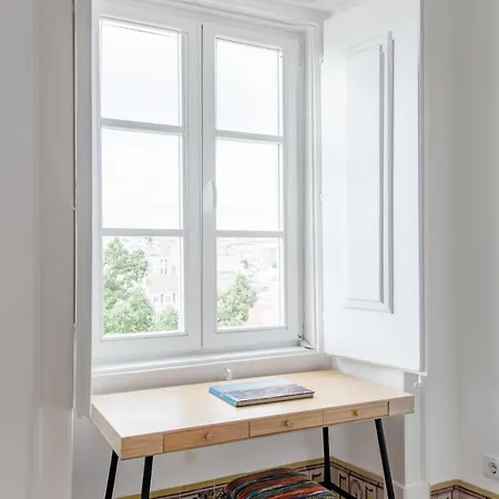 New To - Stunning Views - Authentic Living Apartment *