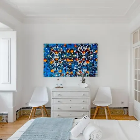 New To - Stunning Views - Authentic Living Apartment *