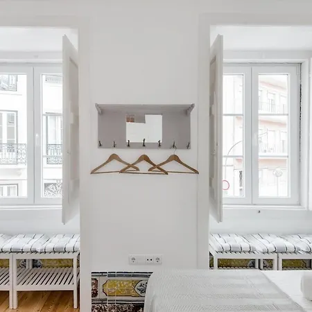 Updated Fully Equipped Comfortable With Sea View