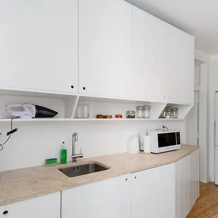 Updated Fully Equipped Comfortable With Sea View Appartement Lisboa