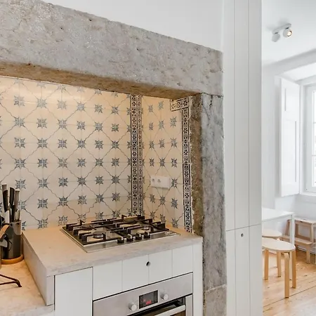 New To - Stunning Views - Authentic Living Apartment *