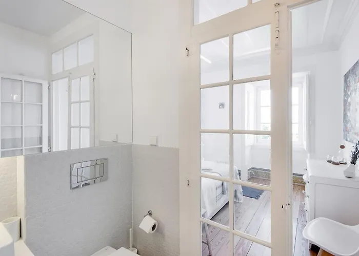 Updated Fully Equipped Comfortable With Sea View Appartamento Lisbona