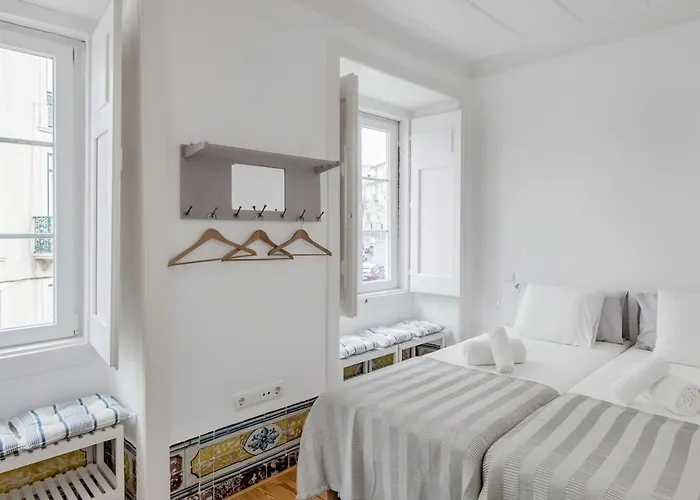 Updated Fully Equipped Comfortable With Sea View