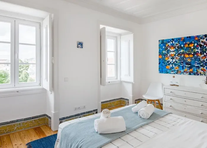Updated Fully Equipped Comfortable With Sea View Lisbon