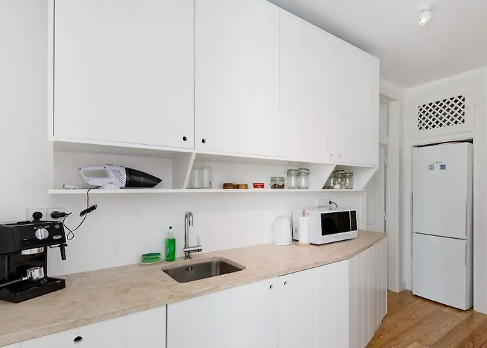 Updated Fully Equipped Comfortable With Sea View Apartment Lisbon