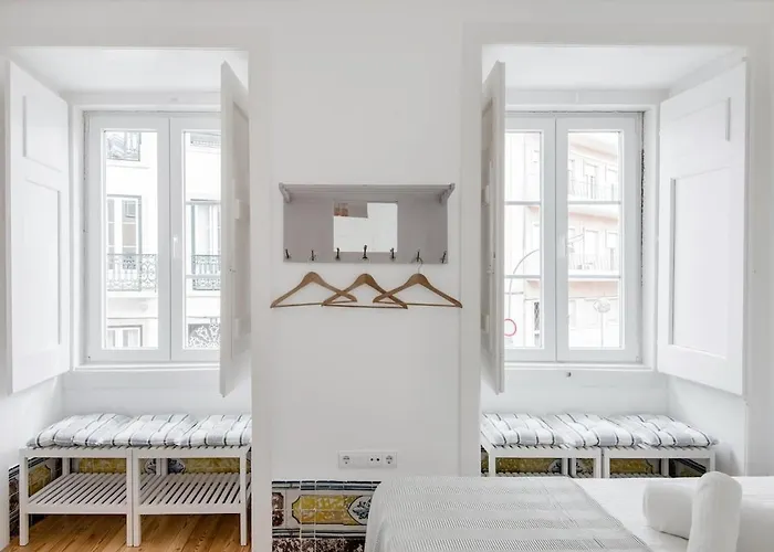 Updated Fully Equipped Comfortable With Sea View