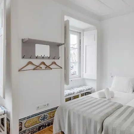 Updated Fully Equipped Comfortable With Sea View