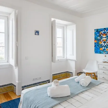 Updated Fully Equipped Comfortable With Sea View Lissabon