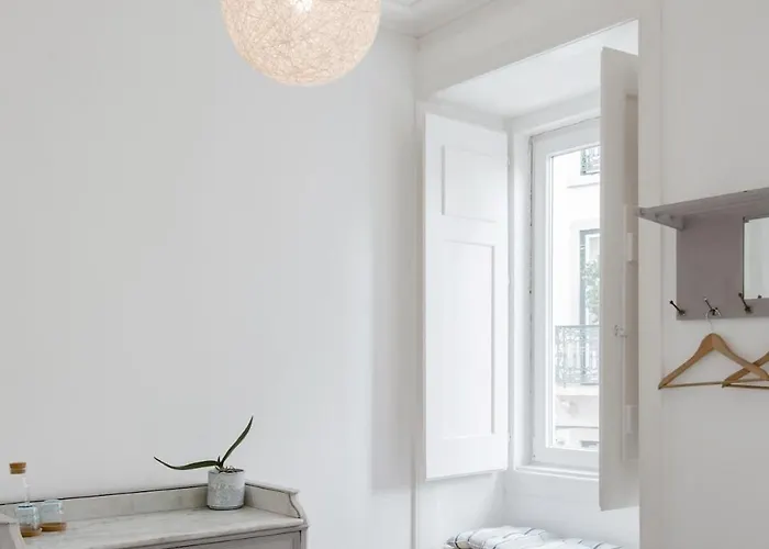 Updated Fully Equipped Comfortable With Sea View