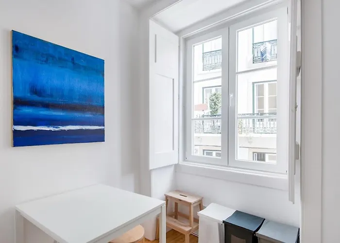 Updated Fully Equipped Comfortable With Sea View شقة